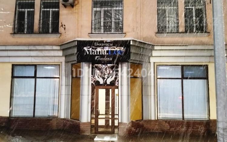Свободное назначение, офисы, магазины и бутики, салоны красоты, медцентры и аптеки, образование, конференц-залы, кабинеты и рабочие места, студии · 173 м² за 1.2 млн ₸ в Алматы, Алмалинский р-н — фото 2