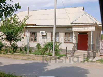 Отдельный дом · 3 комнаты · 100 м² · 10 сот., Алматы 50 — В центре города за 50 млн ₸ в Туркестане