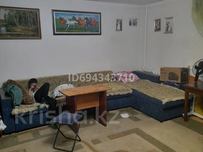 2-комнатная квартира, 60 м², 3/5 этаж, бақтыораз Бейсекбаев 3 за 22 млн 〒 в Астане, р-н Байконур