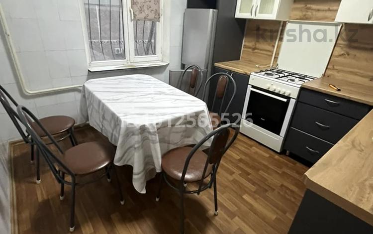 2-бөлмелі пәтер · 50 м² · 2/5 қабат, мкр №4, Аксай-4 51, бағасы: 35 млн ₸ в Алматы, Ауэзовский р-н — фото 2