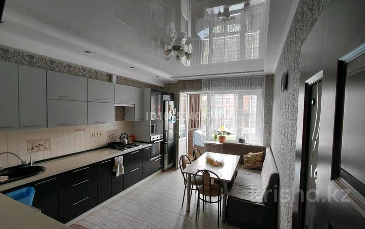 2-бөлмелі пәтер · 64 м² · 1/5 қабат, мкр Омега, Молдашева 20 — Украинская, бағасы: 200 000 ₸ в Уральске — фото 3