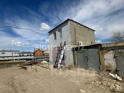 Гараж · 60 м² · Мухтара Ауэзова — Гараж находится за ЖД переездом, позади шиномонтажа, бағасы: 12 млн 〒 в Атырау, мкр Жилгородок