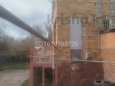 Отдельный дом · 5 комнат · 240 м² · 8 сот., мкр Шубар за 155 млн ₸ в Астане, Есильский р-н