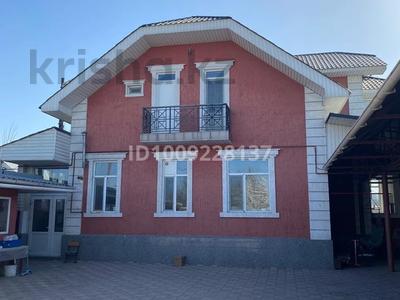 Отдельный дом · 8 комнат · 210 м² · 10 сот., Жанаталап, Муканова 3Б за 83.2 млн ₸ в Алатау