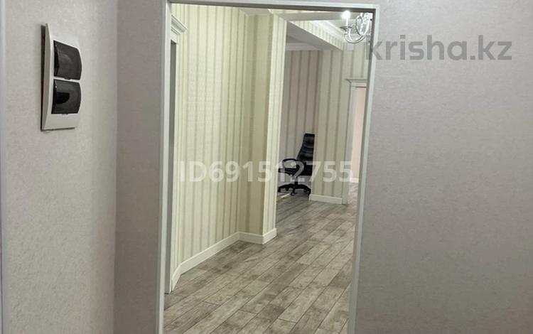3-бөлмелі пәтер · 170 м² · 6/10 қабат, мкр Тастак-3, Варламова 33, бағасы: 550 000 ₸ в Алматы, Алмалинский р-н — фото 2