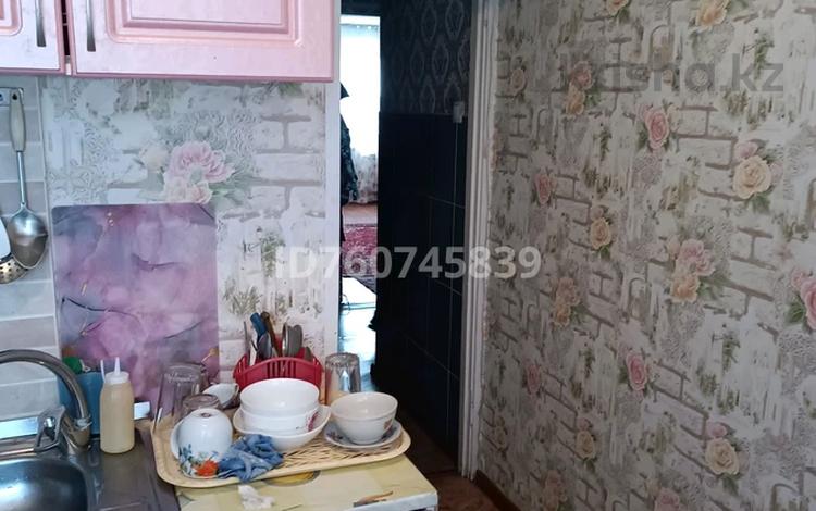 2-комнатная квартира · 46.7 м² · 3/5 этаж, Майкудук, Майкудук, 15й микрорайон 15 за 10.5 млн ₸ в Караганде, Алихана Бокейханова р-н — фото 2