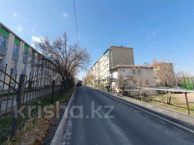 Свободное назначение, офисы, склады, салоны красоты, медцентры и аптеки, образование, развлечения, студии · 50 м² за 110 000 〒 в Шымкенте, Аль-Фарабийский р-н