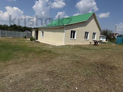 Жеке үй · 4 бөлме · 100 м² · 14 жүзд., 4 ш/а, Абрикосовый 42 — Абулхархана, бағасы: 16 млн ₸ в Уральске, мкр 4