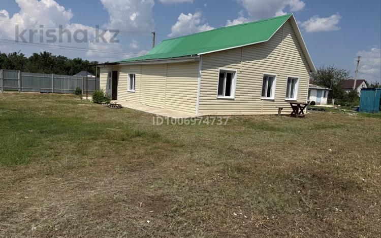 Жеке үй · 4 бөлме · 100 м² · 14 жүзд., 4 ш/а, Абрикосовый 42 — Абулхархана, бағасы: 16 млн ₸ в Уральске, мкр 4 — фото 12