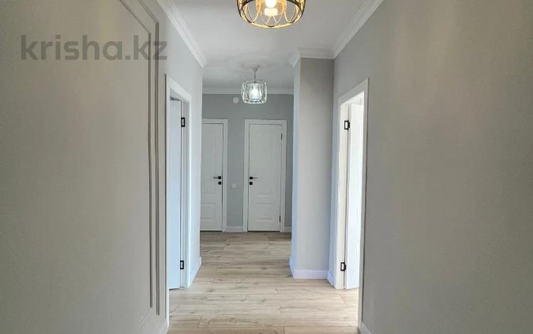 3-комнатная квартира · 82 м² · 4/6 этаж, мкр Нурсая 90 за 32 млн 〒 в Атырау — фото 3