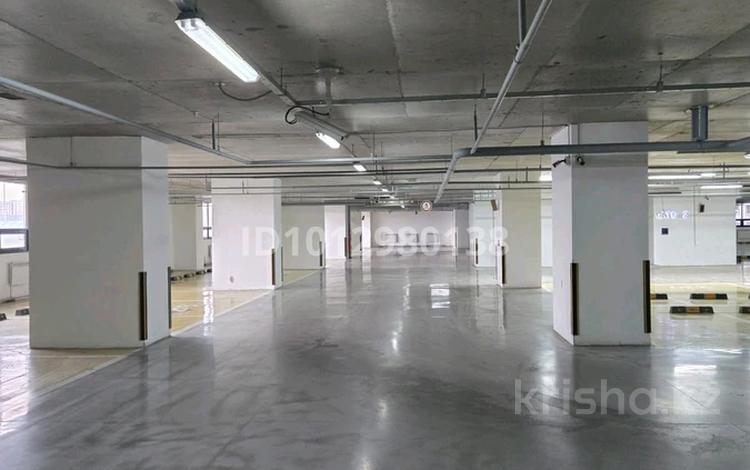Паркинг · 2500 м² · Кошкарбаева 10/1 — Посольство США, Мечеть Хазрет Султан за ~ 4.3 млн ₸ в Астане, Алматы р-н — фото 2