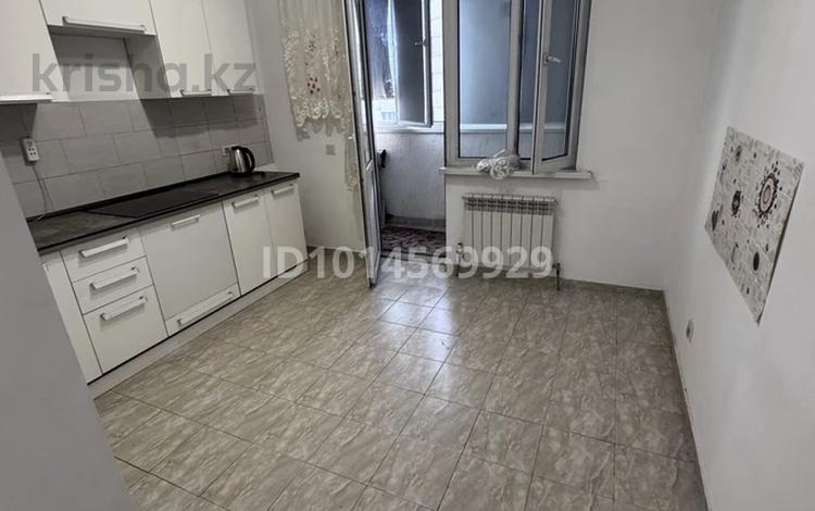 3-комнатная квартира · 70 м² · 10/12 этаж, мкр Акбулак, Дарабоз 43 за 300 000 ₸ в Алматы, Алатауский р-н — фото 2