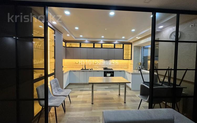 4-бөлмелі пәтер · 150 м² · 4/5 қабат, 4 ш/а 27/2 — Желаевская трасса, бағасы: 50 млн ₸ в Уральске, мкр 4 — фото 5