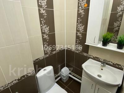 2-бөлмелі пәтер, 70 м², 8/9 қабат тәулік бойы, МаншукМаметова 29, бағасы: 15 000 〒 в Атырау, мкр Жилгородок