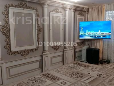 3-бөлмелі пәтер · 63 м² · 3/5 қабат, Камзина 11 — Находиться возле стадиона. Рядом колледж имениЖаяу Мусы, детский садик, бағасы: 16 млн ₸ в Аксу