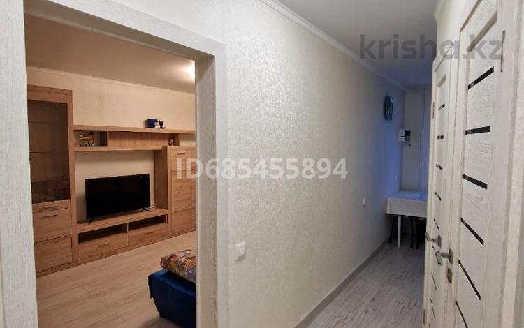 3-комнатная квартира, 70 м², 1/4 этаж помесячно, мкр №5, 8-й микрорайон, 41а