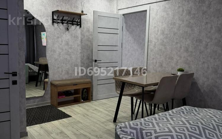 2-бөлмелі пәтер · 42 м² · 4/4 қабат, Байсеитовой 3 — Центр города. До набережной 3 минуты. Евроремонт., бағасы: 20 000 ₸ в Балхаше — фото 52