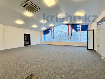 Свободное назначение, офисы, медцентры и аптеки, образование, развлечения, конференц-залы, кабинеты и рабочие места, студии · 130 м² за 780 000 〒 в Алматы, Алмалинский р-н