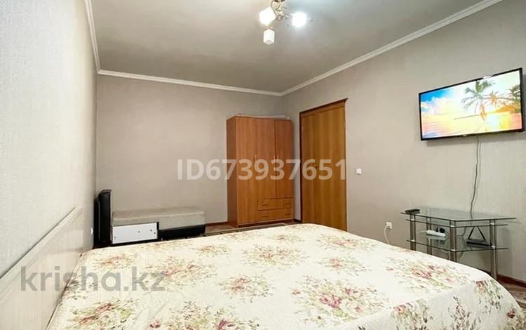 1-бөлмелі пәтер, 45 м² тәулігіне, Б. Момышулы 12, бағасы: 12 000 〒 в Астане, Алматы р-н — фото 2