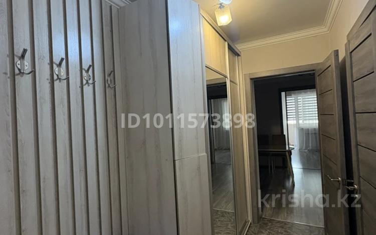 2-бөлмелі пәтер · 44 м² · 9/10 қабат, мкр Аксай-5 — Момышулы маречека, бағасы: 300 000 ₸ в Алматы, Ауэзовский р-н — фото 2