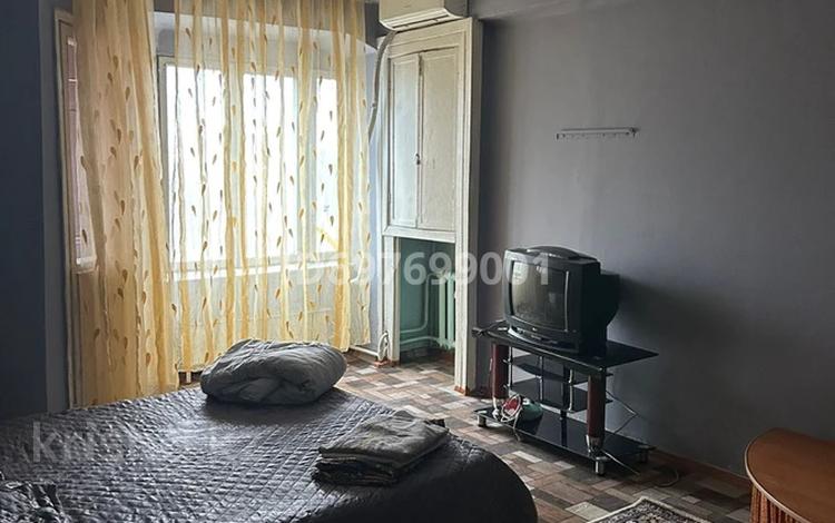 1-комнатная квартира, 40 м², 9/9 этаж помесячно, Молдагулова 32 — Абылай хана