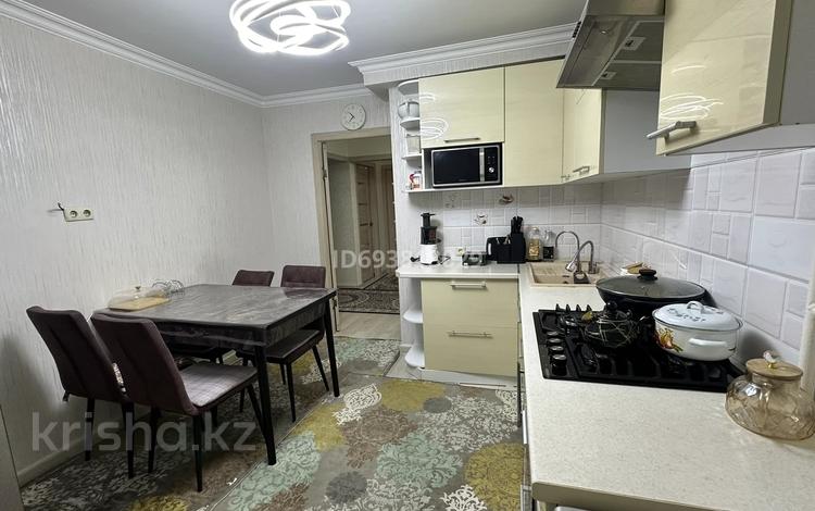 3-комнатная квартира, 70 м², 1/5 этаж, мкр Аксай-3Б 4 за 45 млн 〒 в Алматы, Ауэзовский р-н — фото 2