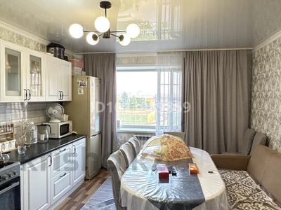 2-бөлмелі пәтер · 67.5 м² · 4/5 қабат, Улица Строителей 36 — За 2ой школой, бағасы: 16.5 млн ₸ в Аксу