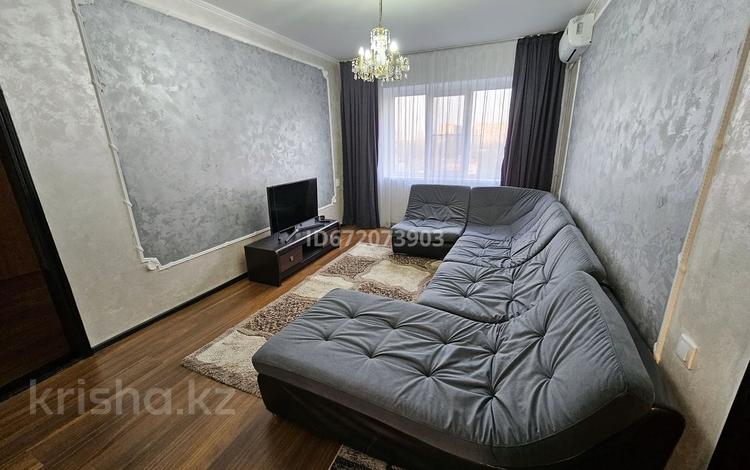 4-комнатная квартира, 94 м², 6/9 этаж помесячно, мкр Аксай-1 12 за 420 000 〒 в Алматы, Ауэзовский р-н — фото 12