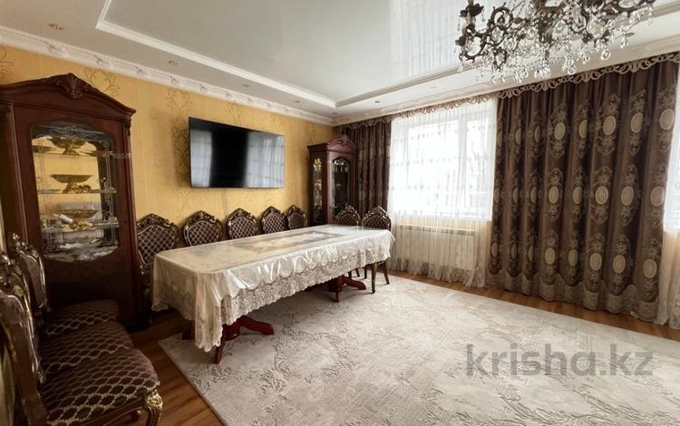 5-бөлмелі пәтер · 160 м² · 3 қабат, Дулатова, бағасы: 65 млн ₸ в Костанае — фото 2