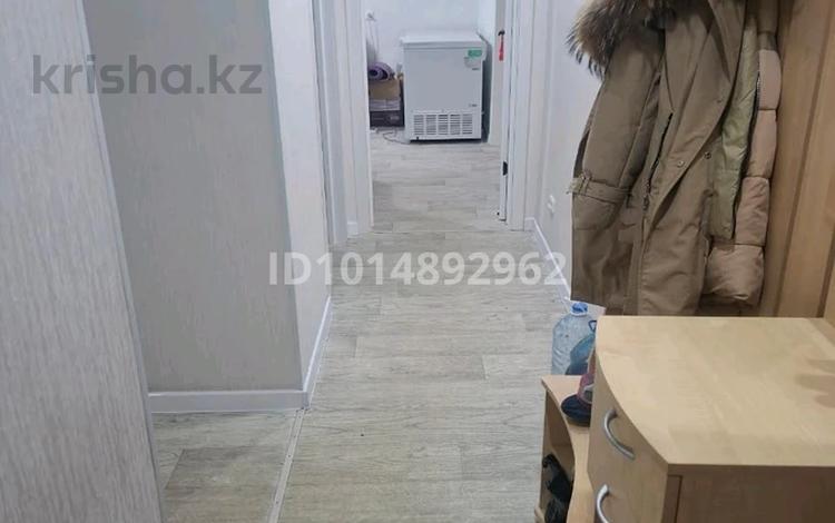 3-бөлмелі пәтер · 65 м² · 3/5 қабат, 22-шағынаудан, Пришахтинск, 22й микрорайон 22, бағасы: 17.5 млн ₸ в Караганде, Алихана Бокейханова р-н — фото 2