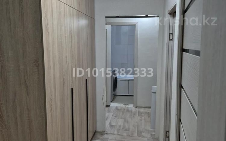2-бөлмелі пәтер · 85 м² · 9/9 қабат, Қонаев ш/а. 51 — 44 школа, рынок Байтерек, Анвар, Алтындар, бағасы: 140 000 ₸ в Уральске, мкр Кунаева — фото 2
