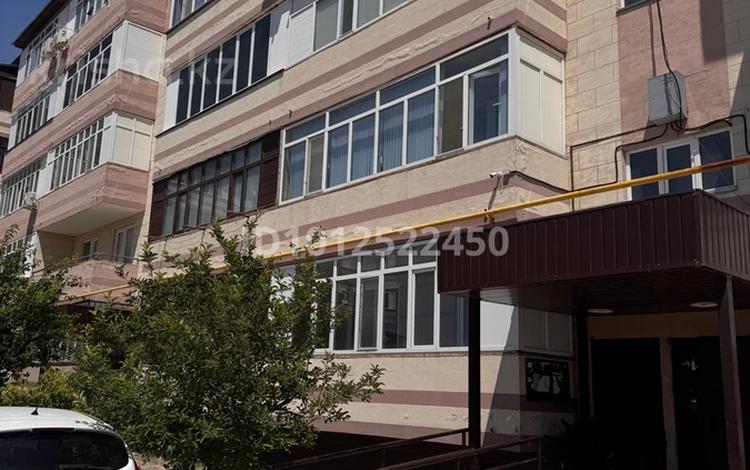 2-бөлмелі пәтер · 56 м² · 1/5 қабат, мкр Улы Дала 19 — Возле садика Аделита, бағасы: 100 000 ₸ в Таразе — фото 2