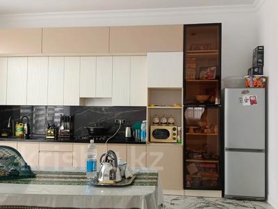 Жеке үй · 4 бөлме · 200 м² · 5 сот., 18 мкр — Курылысшы, бағасы: 800 000 〒 в Конаеве