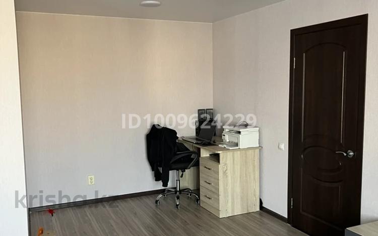 2-комнатная квартира · 53 м² · 9/9 этаж, Крылова 70 за 32 млн ₸ в Усть-Каменогорске, Ульбинский — фото 2