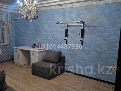 3-комнатная квартира · 63 м² · 1/5 этаж, мкр Айгуль, Сергей тюленина 52 за 140 000 ₸ в Уральске