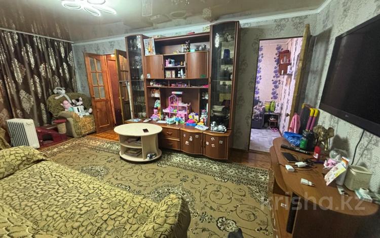 2-комнатная квартира · 42 м² · 2/5 этаж, Дружбы за 8 млн 〒 в Караганде, Алихана Бокейханова р-н — фото 2
