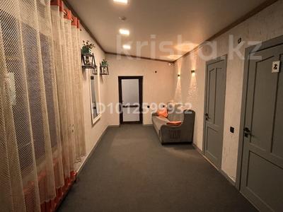 Отдельный дом · 4 комнаты · 200 м², мкр Кунгей , Игилик би 1а — Мечеть, Баня номер 1 за 600 000 〒 в Караганде, Казыбек би р-н