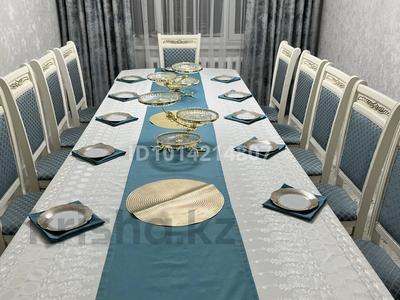 4-бөлмелі пәтер · 90 м² · 6/6 қабат, 2 ш/а., Абулхайыр хана 60/3 — Космос, бағасы: 26.5 млн ₸ в Актобе, мкр 8