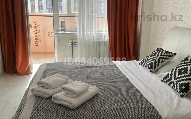 2-комнатная квартира · 70 м² · 4/16 этаж, мкр Юго-Восток, Шахтеров 52а за 2 500 ₸ в Караганде, Казыбек би р-н — фото 2
