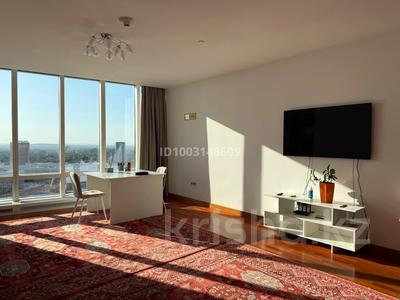 2-бөлмелі пәтер · 90 м², Аль-Фараби 77/2, бағасы: 1.2 млн ₸ в Алматы, Бостандыкский р-н