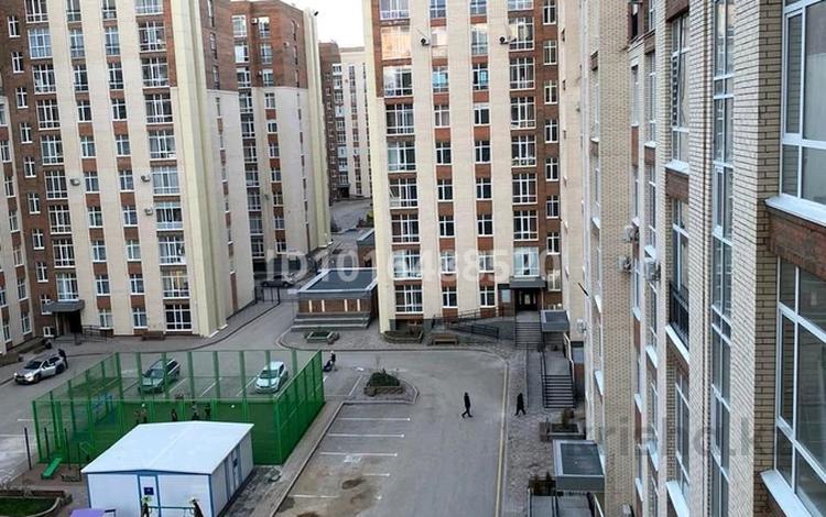 2-комнатная квартира · 68 м² · 7/10 этаж, мкр Юго-Восток, Микрорайон Байкена Ашимова 21 за 310 000 ₸ в Караганде, Казыбек би р-н — фото 2
