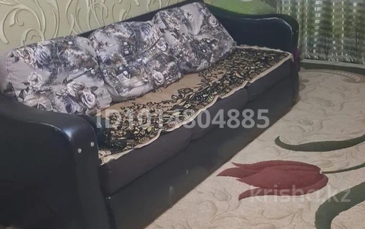 2-бөлмелі пәтер · 45 м² · 1/3 қабат, Толеби 47в, бағасы: 12 000 ₸ в Кентау — фото 2