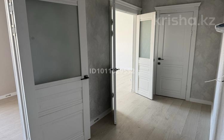 1-бөлмелі пәтер · 53 м² · 2/5 қабат, мкр. Алтын орда 48В, бағасы: 20.5 млн ₸ в Актобе — фото 2