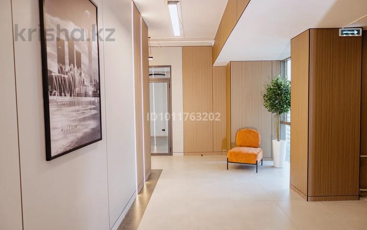 Офисы, кабинеты и рабочие места, студии · 40 м² за 560 000 ₸ в Астане, Есильский р-н — фото 2