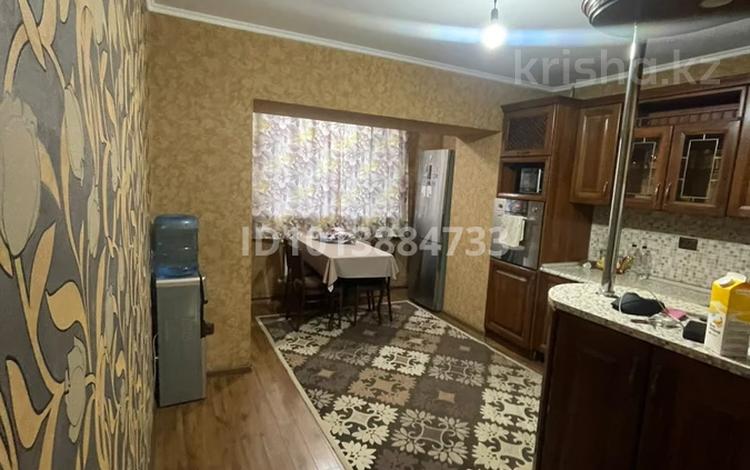 3-комнатная квартира · 70 м² · 3/5 этаж, Мукатая Беспакова 60а за 300 000 ₸ в Алматы, Жетысуский р-н — фото 2