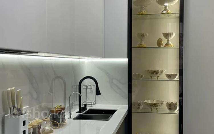 2-комнатная квартира · 90 м² · 4/16 этаж, мкр Юго-Восток, проспект Шахтеров 46/1 за 64 млн ₸ в Караганде, Казыбек би р-н — фото 2