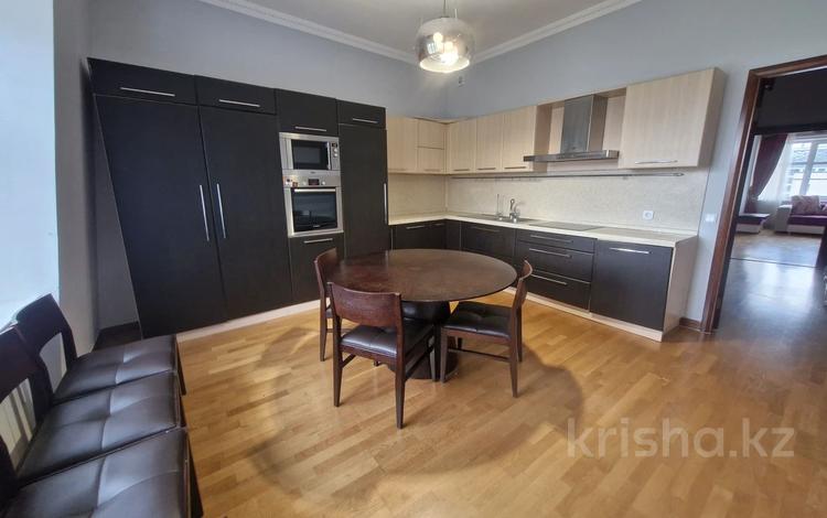4-комнатная квартира · 175 м², Кабанбай Батыра за 600 000 ₸ в Астане, Есильский р-н — фото 2