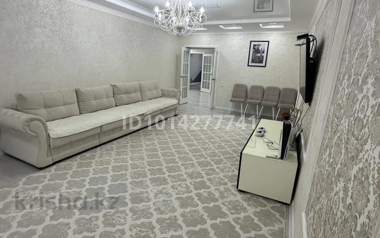 4-бөлмелі пәтер · 155 м² · 4/5 қабат, Байтерек ш/а 5, бағасы: 63 млн ₸ в Уральске, мкр Байтерек — фото 2