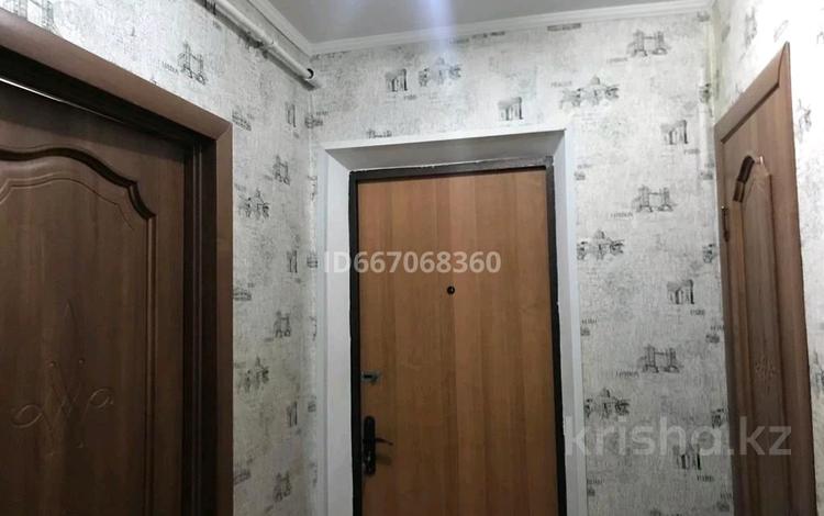 1-комнатная квартира · 40 м² · 2/5 этаж, 4-й микрорайон 7 — С.Датулы за 1 500 ₸ в Уральске — фото 8