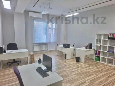 Свободное назначение, офисы, салоны красоты, медцентры и аптеки, образование, развлечения, кабинеты и рабочие места, студии · 40 м² за 360 000 〒 в Астане, Есильский р-н